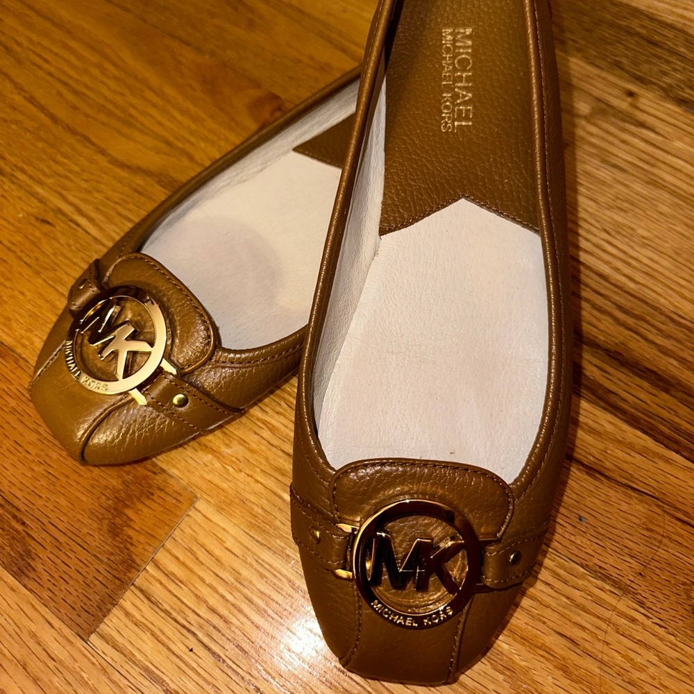 Micheal Kors tobacco tan logo flats